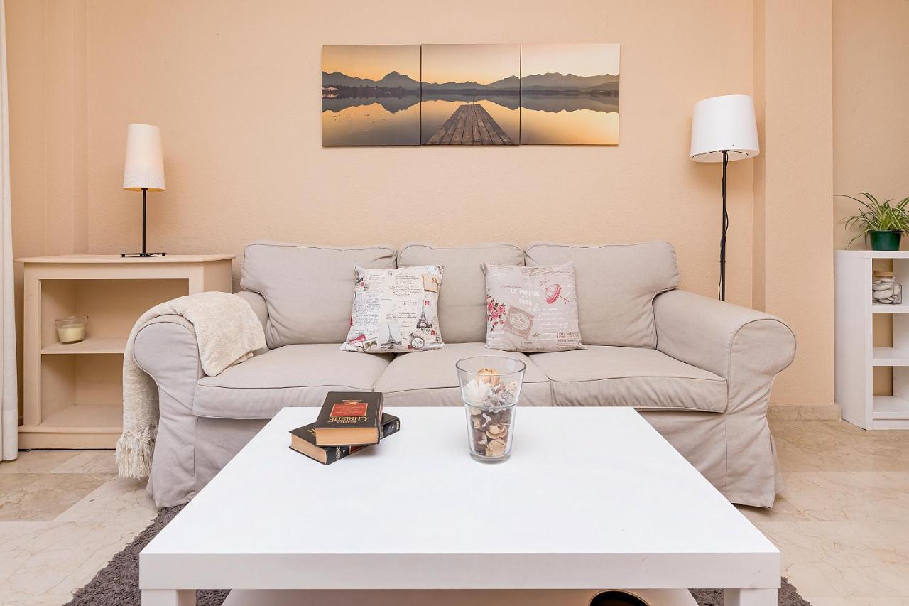 Sunshine Balcony- La Caleta Apartment กาเลตา เด เวเลซ ภายนอก รูปภาพ