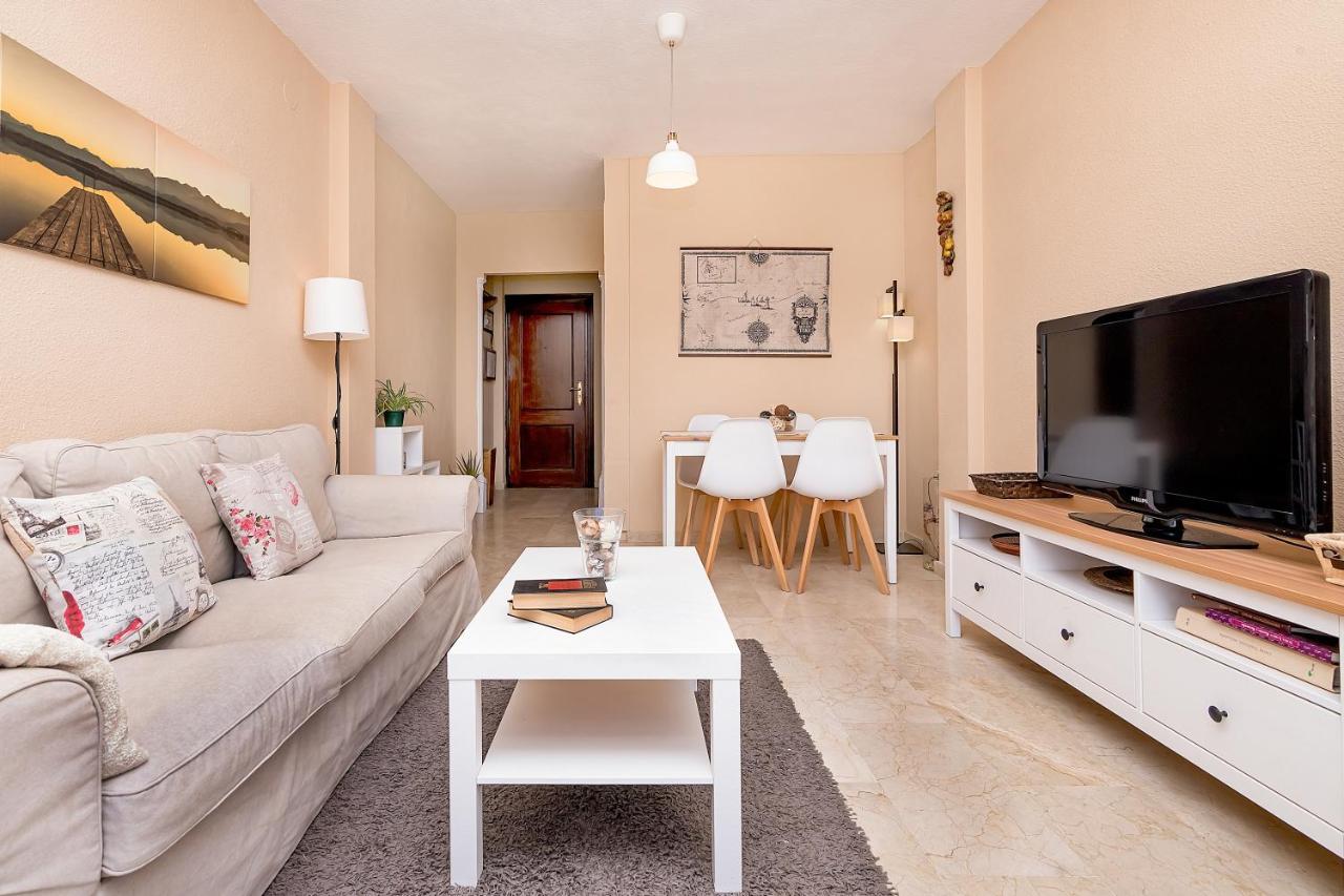Sunshine Balcony- La Caleta Apartment กาเลตา เด เวเลซ ภายนอก รูปภาพ