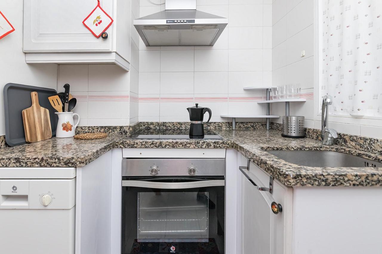 Sunshine Balcony- La Caleta Apartment กาเลตา เด เวเลซ ภายนอก รูปภาพ