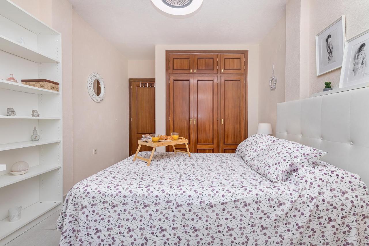 Sunshine Balcony- La Caleta Apartment กาเลตา เด เวเลซ ภายนอก รูปภาพ