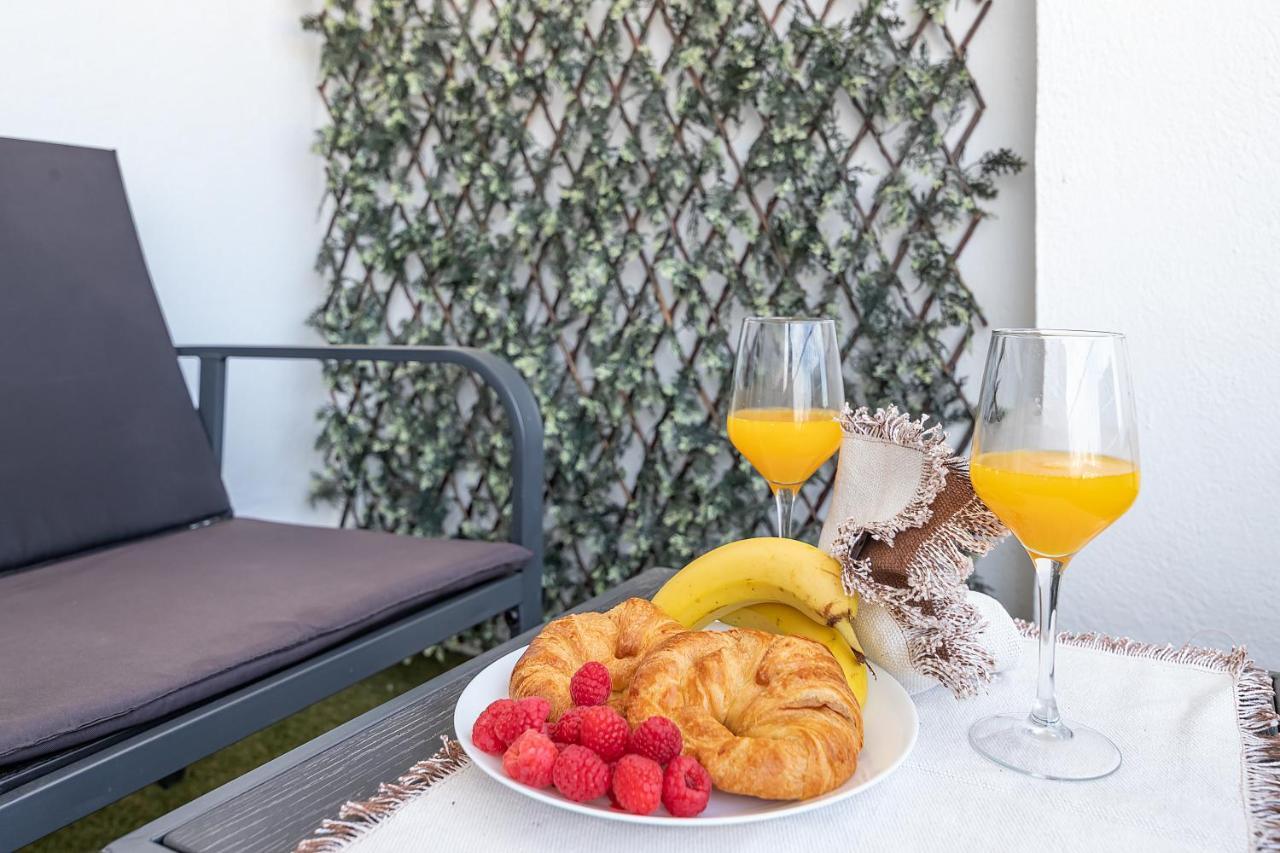Sunshine Balcony- La Caleta Apartment กาเลตา เด เวเลซ ภายนอก รูปภาพ