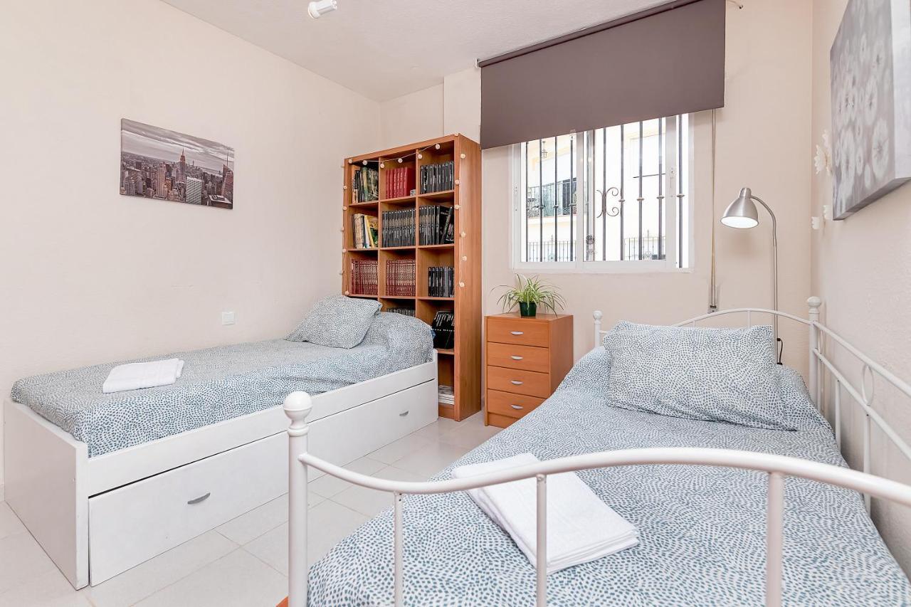 Sunshine Balcony- La Caleta Apartment กาเลตา เด เวเลซ ภายนอก รูปภาพ